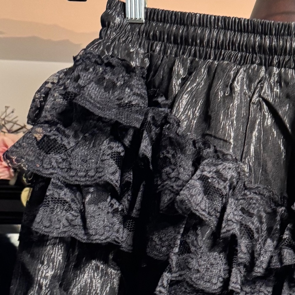 Dark In Love Ruffle shorts medium - Picture 4 of 6